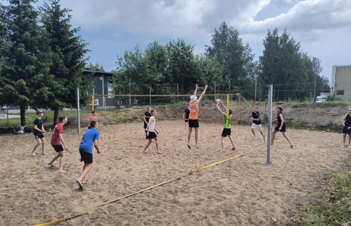 Jame-Shaft_supports_junior_sport_beach_volleyball_court